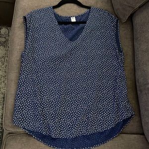 Old Navy Sleeveless v-neck Top